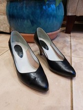 ​Vintage Clarks Black Pumps