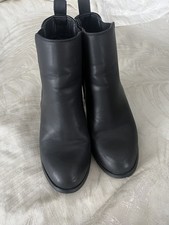 Black River Island Heeled