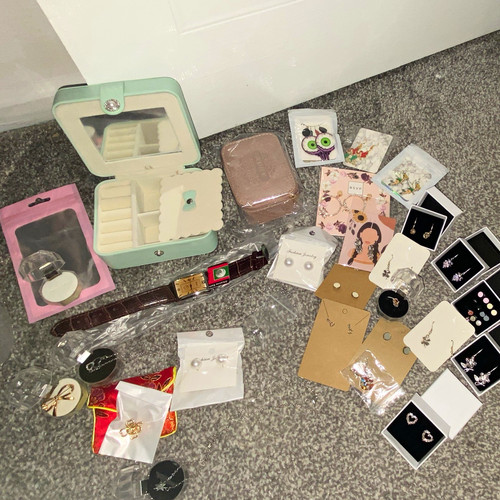 Mixed lot cases - &, women’s