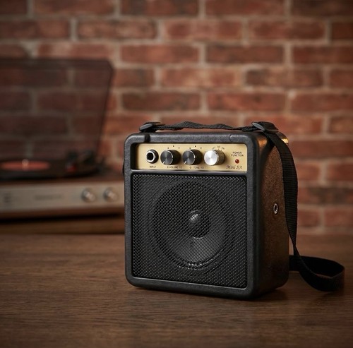 Compact guitar amplifier - compact,