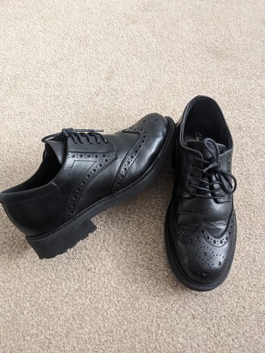 Clarks black leather wingtip - black,