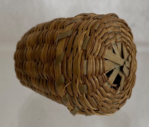 Grass straw basket - grass, hand