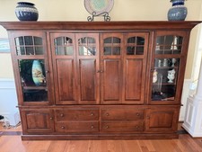 108.5 ” Wood Deluxe TV