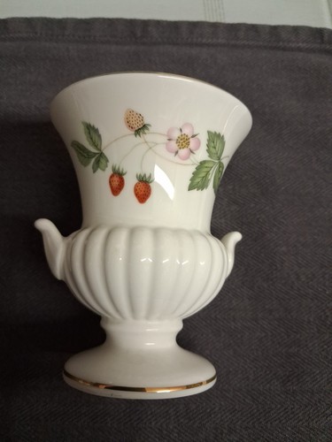 Wedgwood wild strawberry urn - wedgwood,