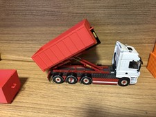 1/50 Red Roll on Roll off