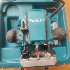 Makita 3620 1/4" 110v plunge router with accessories in Makita hard case