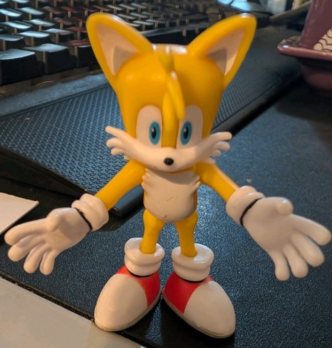 Sonic the hedgehog tails - sonic, hedgehog;