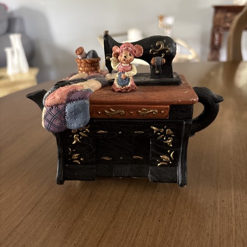 Vintage sewing machine wind - sewing,