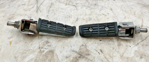 Pair footrest pedals - of,