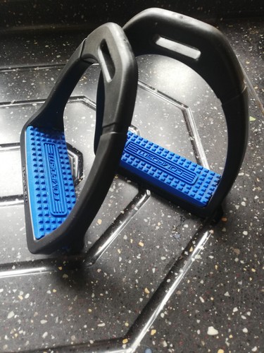Compositi stirrups - stirrups, 4.75"