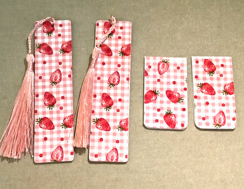 Strawberry wooden bookmarks - 2x,