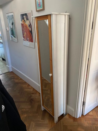 Mirrored shoe cabinet
