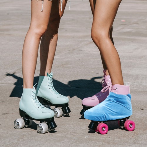 Pair figure skating shoes - of,