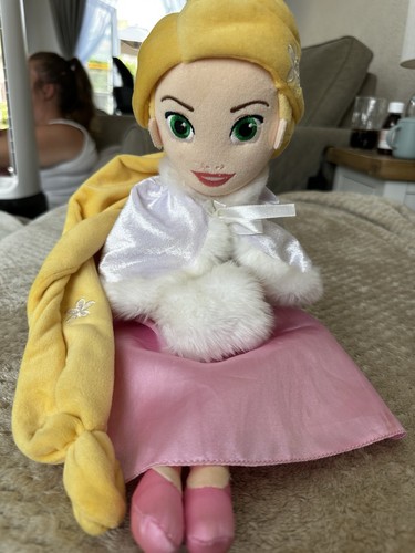 Disney store rapunzel winter - disney,