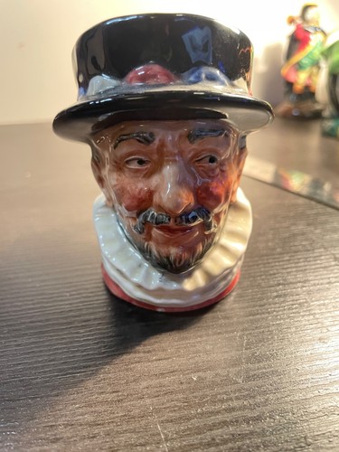 Royal doulton beefeater - beefeater, toby