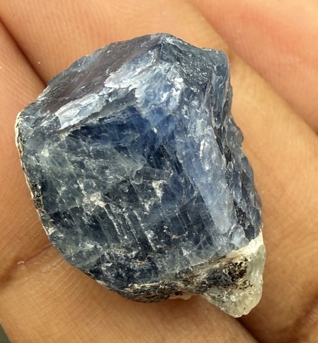 Natural blue sapphire - 58.4,