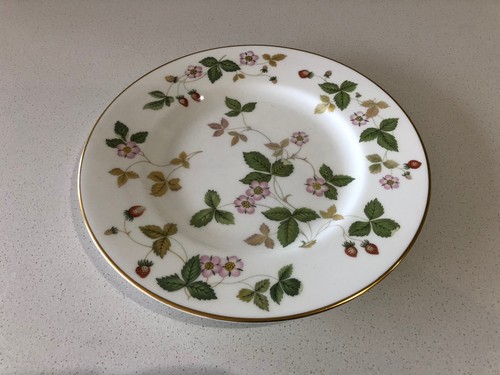 Wedgwood wild strawberry - wedgwood, bone