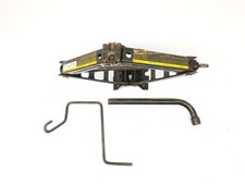 04-2010 MK5 VAUXHALL ASTRA VEHICLE JACK WITH TYRE IRON AND JACK HANDLE 13255681