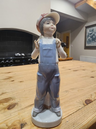 Lladro boy from - boy, 4898