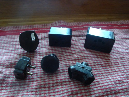 Vintage bakelite plugs - vintage,