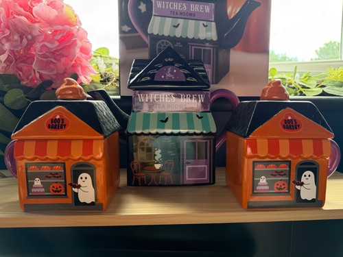Witches brew tea pot - and, boos
