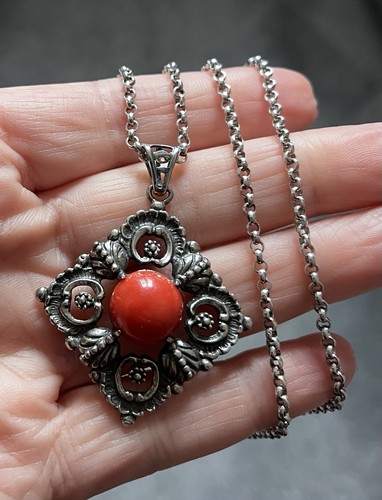 Vintage red agate and white - red,