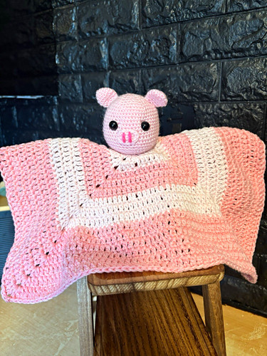 Crochet pig security - security, blanket