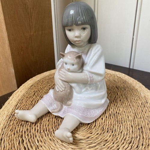 Nao lladro 1210 girl - by,