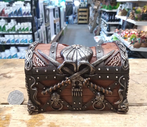 Sunken pirate treasure skull - sunken,