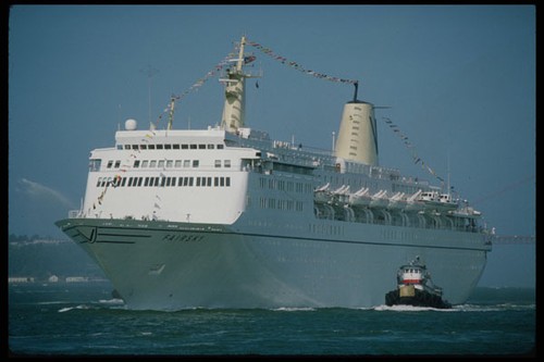 553000 pilot boat leads cruise - 553000,
