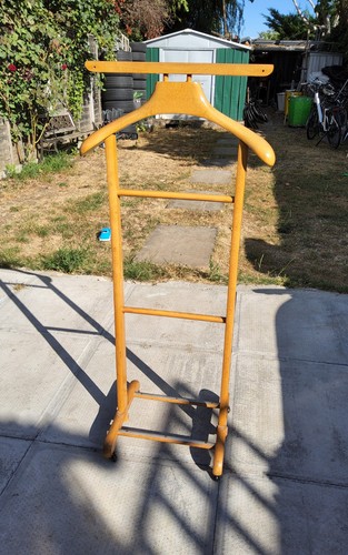Gentleman valet butler stand - gentleman's,