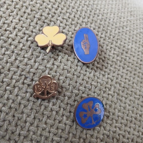 Girl guides metal pin badge - girl,