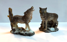 Elgate Products Ltd. Pair of Wolf Figurines - Howling - Grey Wolves - Statues