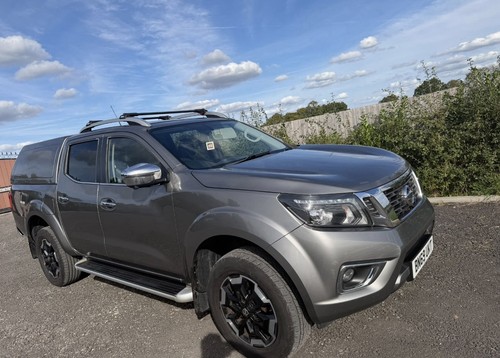 Plate nissan navara tekna - nissan,