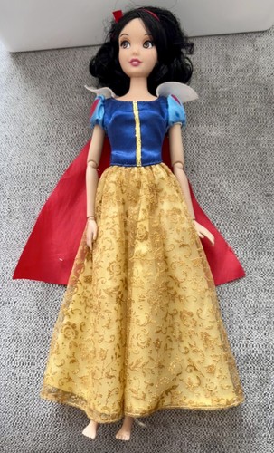Snow white disney store doll - snow,