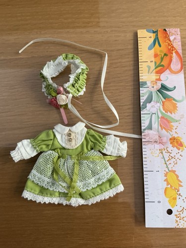 Very pretty tiny small dolls - pretty,