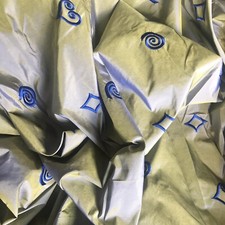 2.7 Metres x 137cm Wide - 100% PURE SILK TAFFETA FABRIC Embroidered Shot Silk