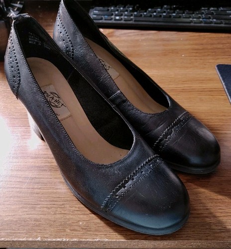 Black dress shoes parade - black,