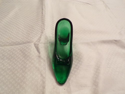 Vtg green glass decorative - green,