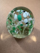 ? Vintage Green & White Lampwork Floral Art Glass Paperweight – 6 cm Dome