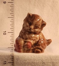 Wade Miniature Cat red yarn