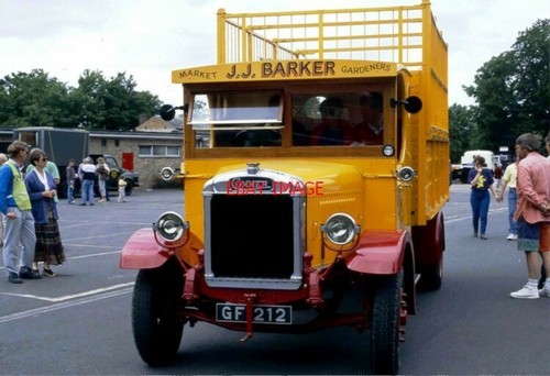 Photo commer lorry reg 212 - lorry,