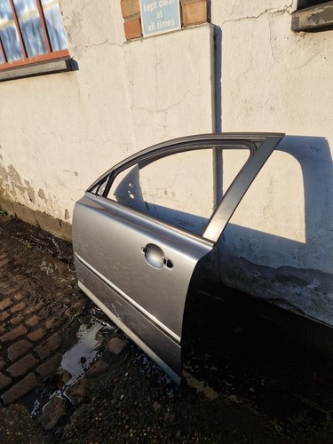 Volvo s40 front - left, passenger