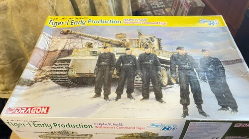 Unassembled model vehicle - 1/35,