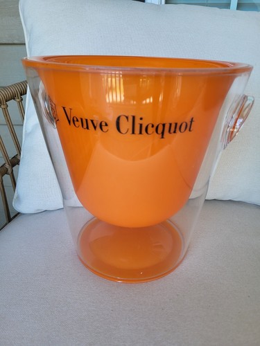Veuve clicquot champagne - veuve,