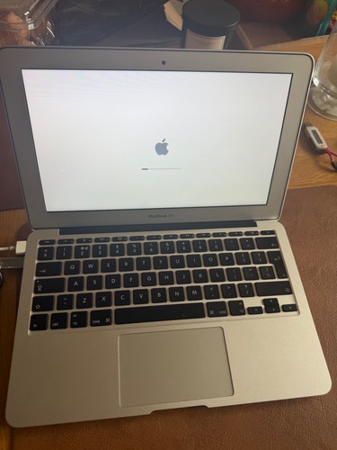 Apple macbook air mid - 11”,