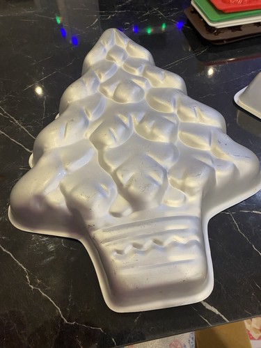 Wilton christmas tree cake - christmas,
