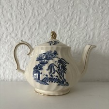 Sadler Teapot Blue Willow Pattern Blue and White With Gold Trim Vintage 13 cm