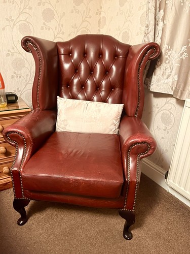 Oxblood red chesterfield arm - red,