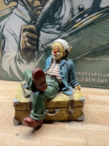 Vintage resin clown chilling - clown,